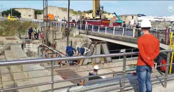 https://actu.orange.fr/societe/videos/chantier-de-renovation-de-l-ecluse-du-pont-henri-henon-a-calais-CNT000001EBCRI.html
